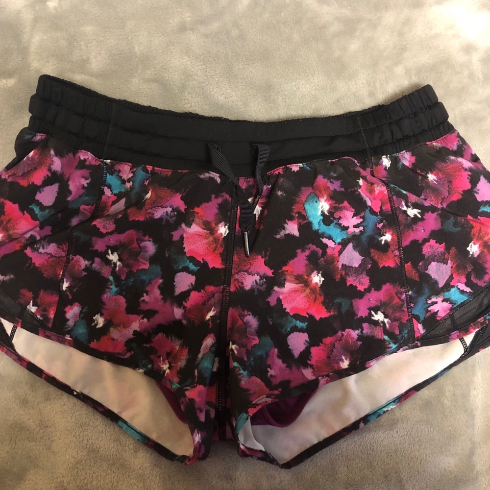 Lululemon Hotty Hot Shorts II 2.5